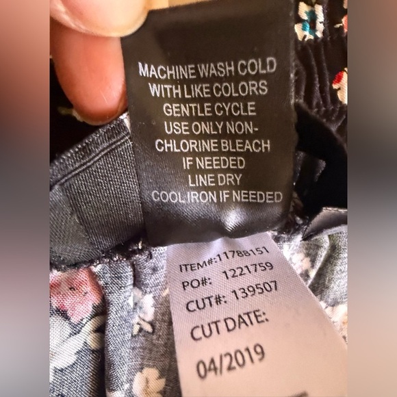 Torrid Black and Floral Cropped Pant size 3 plus size pockets floral - Picture 13 of 16